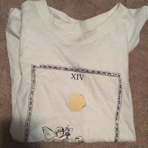 White t-shirt with design